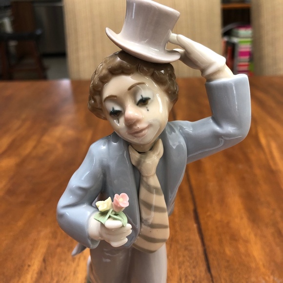 Nadal Clown with Flowers Porcelain Statuette - Picture 2 of 6